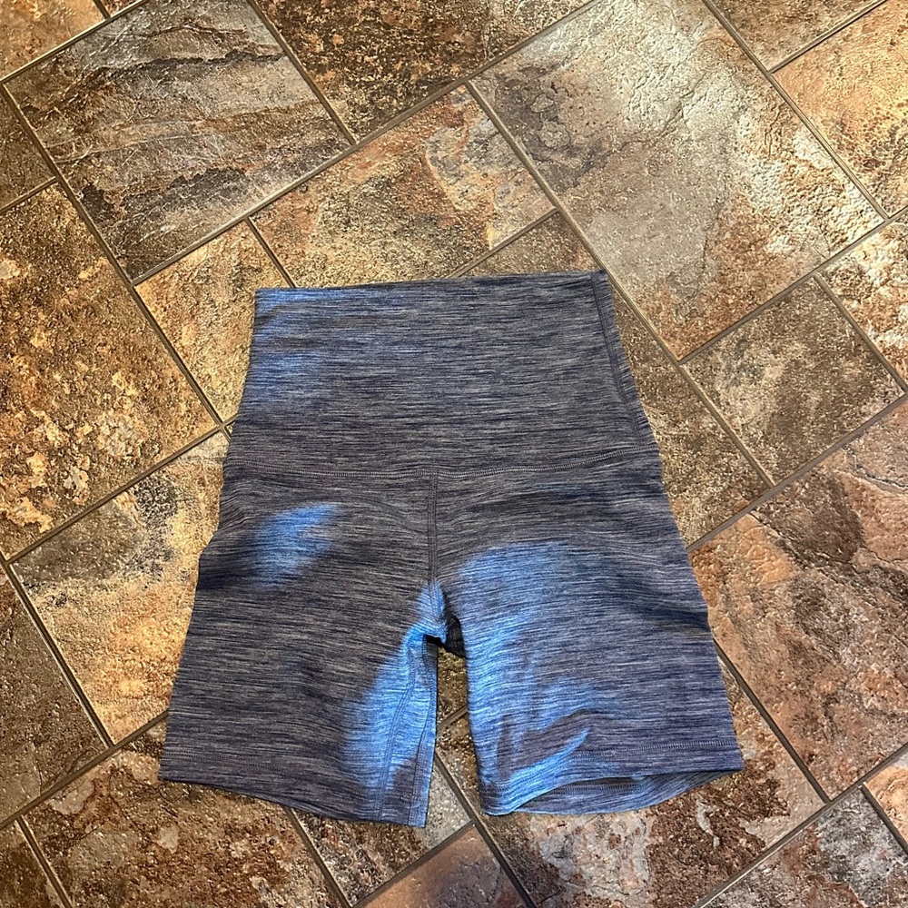 Lululemon super high rise align short 6” size 4